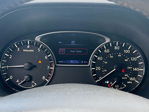 Used 2020 Nissan Pathfinder Platinum FWD image 9
