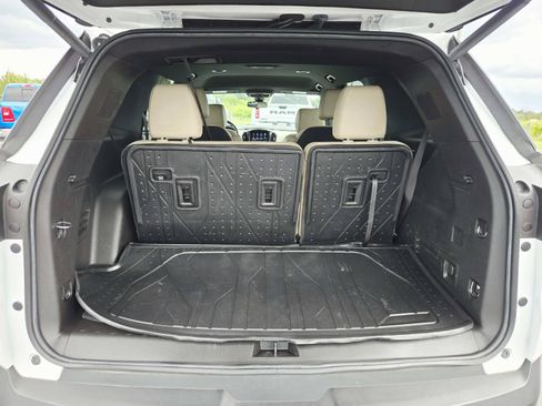 Used 2022 Chevrolet Traverse LT w/ LPO, Floor Liner Package FWD image 15