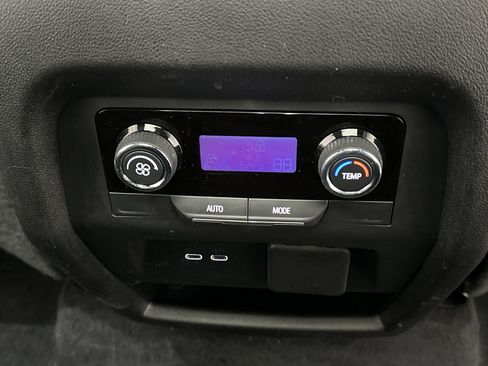 Used 2024 Chevrolet Traverse Z71 image 25