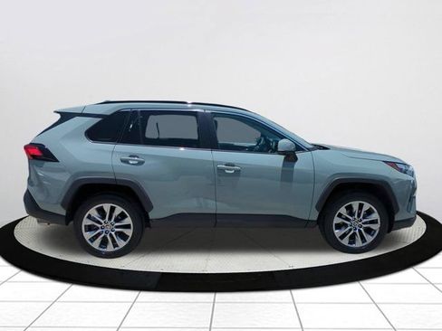 Used 2022 Toyota RAV4 XLE Premium FWD image 2