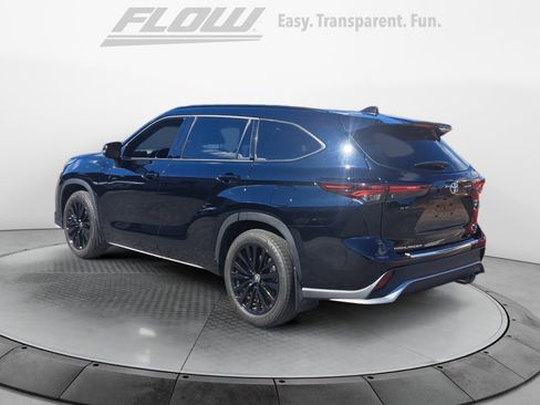 Used 2024 Toyota Highlander XSE FWD image 6