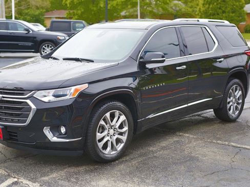 Used 2018 Chevrolet Traverse Premier w/ Driver Confidence II Package FWD image 3