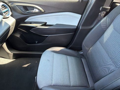 Used 2025 Chevrolet Trax LT w/ Driver Confidence Package FWD image 12