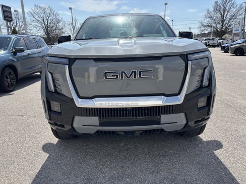 Used 2024 GMC Sierra EV Denali image 2