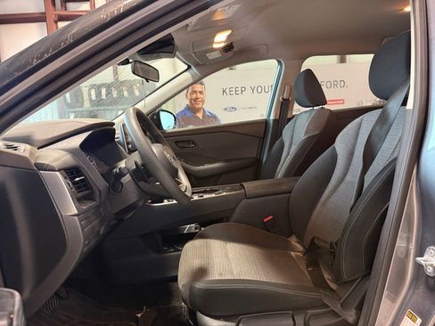 Used 2021 Nissan Rogue S FWD image 5