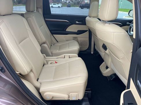 Used 2018 Toyota Highlander Limited Platinum image 30