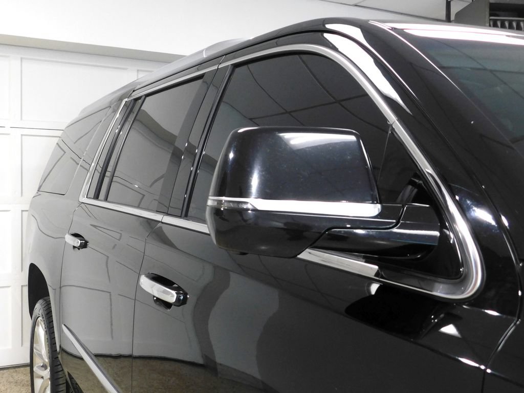 Used 2019 Cadillac Escalade ESV Luxury AWD/4WD image 8