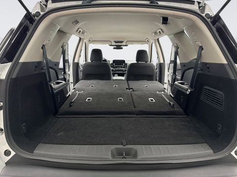 Used 2024 Nissan Pathfinder SV image 23