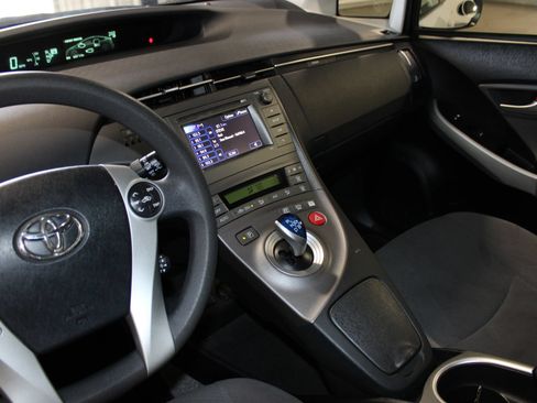Used 2015 Toyota Prius Two FWD image 18