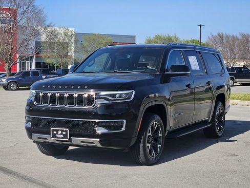 Used 2023 Jeep Wagoneer L Series III w/ Preferred Equipment Group AWD/4WD image 2