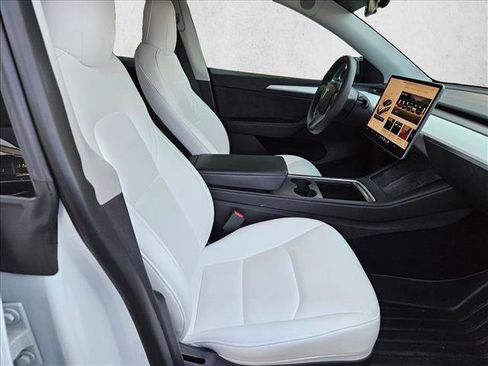 Used 2023 Tesla Model Y Long Range AWD/4WD image 18