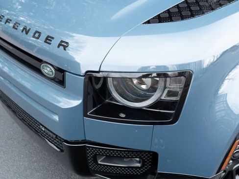 Used 2022 Land Rover Defender 110 X-Dynamic HSE image 3