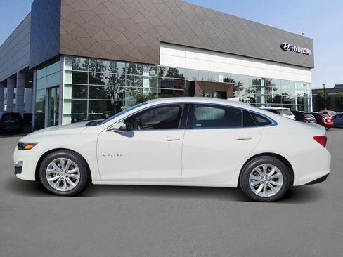 Used 2024 Chevrolet Malibu LT image 3