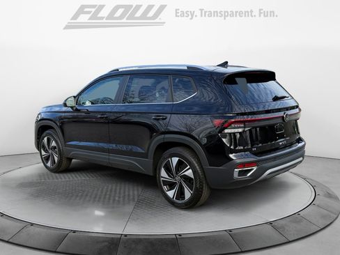 New 2026 Volkswagen Taos SE image 5