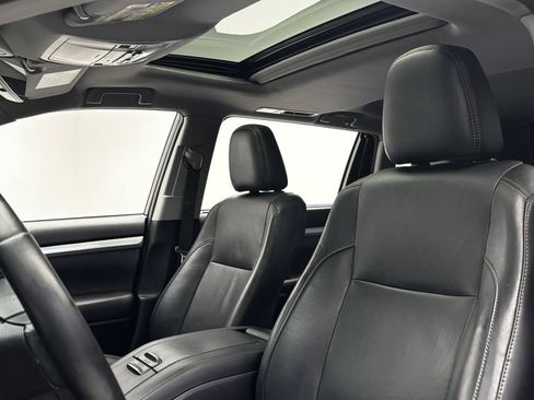 Used 2019 Toyota Highlander XLE w/ Protection Package #3 AWD/4WD image 10