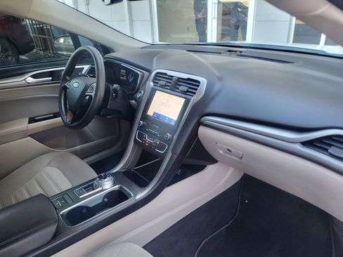Used 2020 Ford Fusion SE image 20