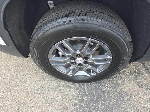 Used 2025 GMC Acadia Elevation image 13