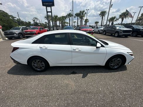 Used 2024 Hyundai Elantra SEL FWD image 17