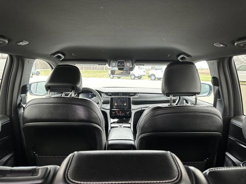 Used 2025 Jeep Grand Cherokee Altitude image 7