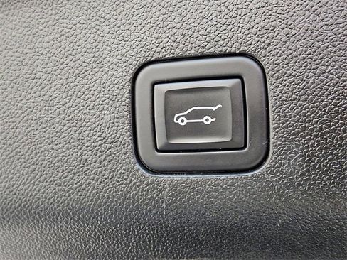 Used 2024 GMC Yukon SLT image 29