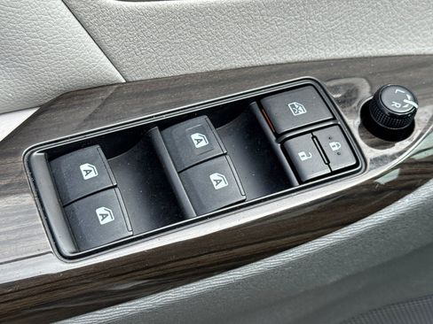 Used 2018 Toyota Sienna XLE w/ XLE Navigation Package FWD image 13