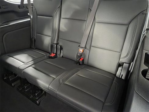 Used 2024 Chevrolet Suburban LT image 18