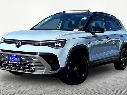 New 2026 Volkswagen Taos SE image 3