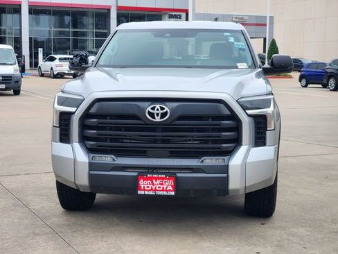 Used 2022 Toyota Tundra SR5 RWD image 2