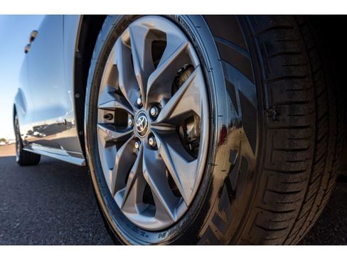 Used 2021 Toyota Sienna LE image 28