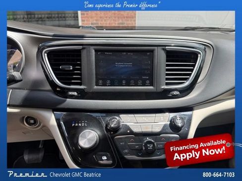Used 2020 Chrysler Pacifica Touring-L FWD image 25