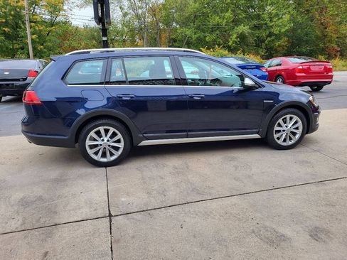 Used 2017 Volkswagen Golf Alltrack SE image 9