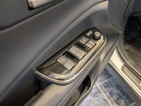 New 2025 Toyota Crown Signia Limited w/ Advanced Technology Package image 16