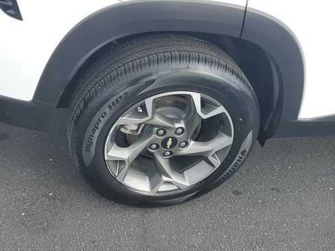 Certified 2025 Chevrolet Trax LT w/ Driver Confidence Package image 5