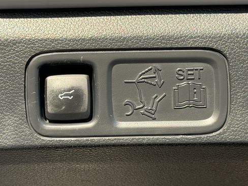 Certified 2023 Ford Expedition Platinum image 11