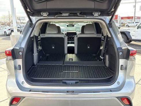 Used 2021 Toyota Highlander Platinum image 6