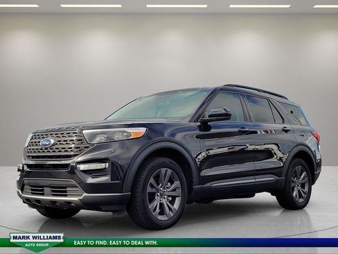 Certified 2023 Ford Explorer XLT w/ Equipment Group 202A AWD/4WD image 8