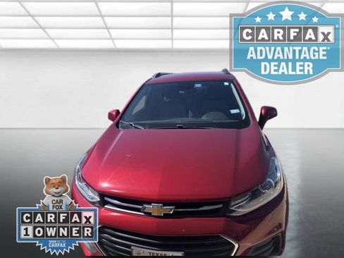 Used 2020 Chevrolet Trax LT w/ LT Convenience Package image 2