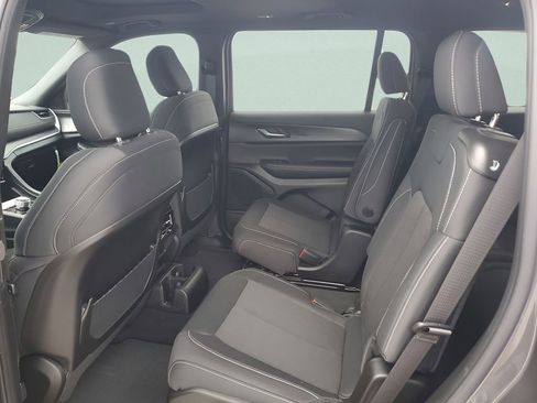 New 2025 Jeep Grand Cherokee L Laredo image 23