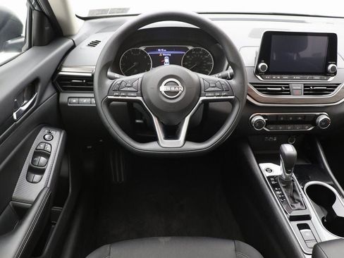 Used 2024 Nissan Altima 2.5 SV image 12