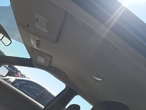 Used 2018 Nissan Kicks SV FWD image 9