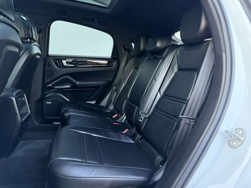 Used 2020 Porsche Cayenne S image 24
