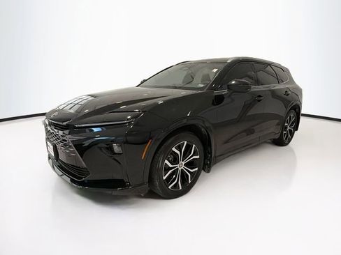 Certified 2025 Toyota Crown Signia AWD/4WD image 3