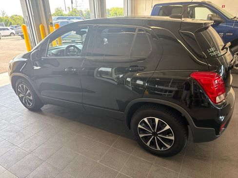 Used 2017 Chevrolet Trax LS FWD image 4