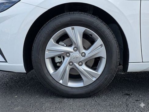 Certified 2025 Hyundai Elantra SEL FWD image 3