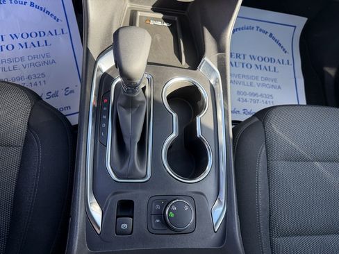 Used 2022 Chevrolet Traverse LT image 17