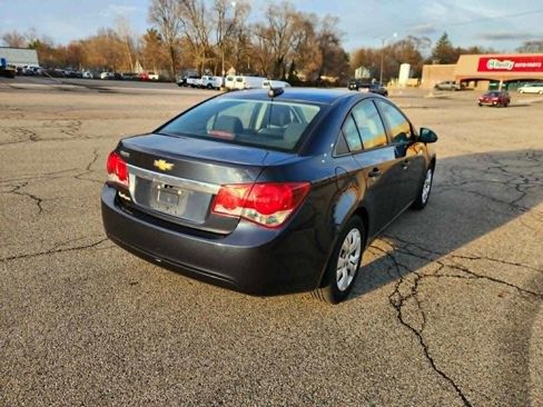 Used 2016 Chevrolet Cruze LS image 4