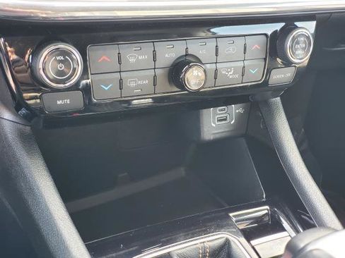 Used 2022 Jeep Compass Limited image 17