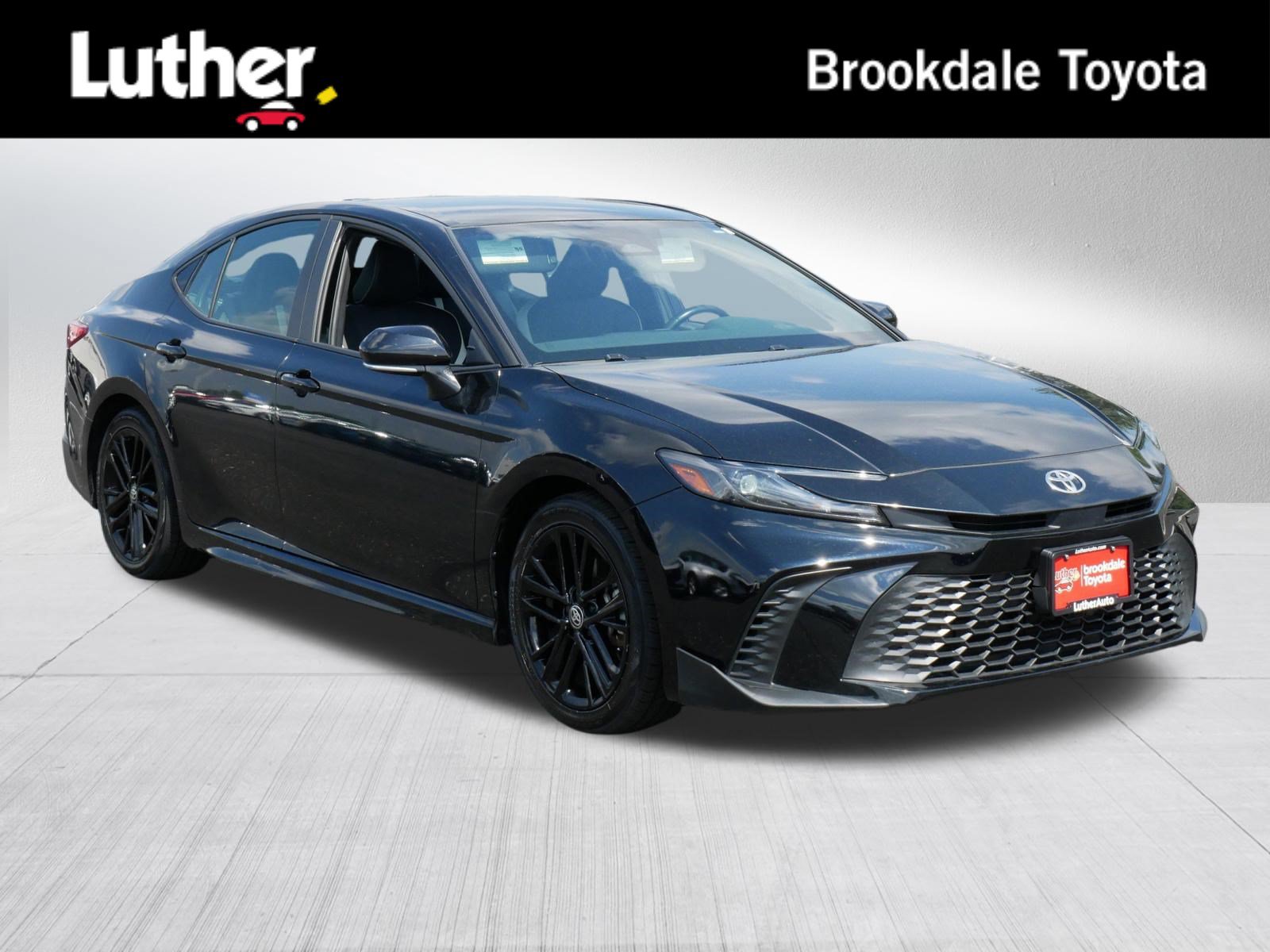 Certified 2025 Toyota Camry SE FWD image 1
