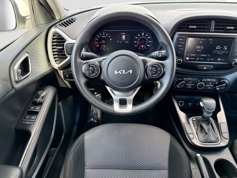 Used 2022 Kia Soul LX image 16