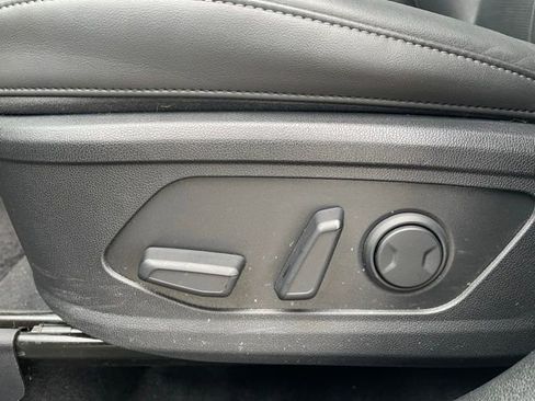 Certified 2025 Kia Sorento SX image 13